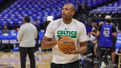 若霍福德加盟勇士 他将担任球队新赛季首发中锋