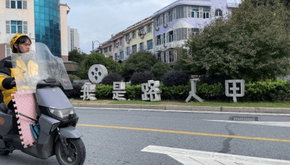 遍地群演月入四五千，短剧火热横店变“竖店”！