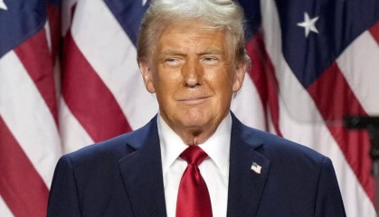 特朗普：将对中国所有商品额外征收10%关税