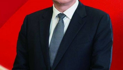 全国人大代表、牧原股份董事长秦英林:推动AI技术赋能养猪产业 争当民营企业“三好学生”_2025全国两会大型融媒体专题_新华网