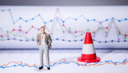 近期人民币贬值压力和去年下半年有何异同？