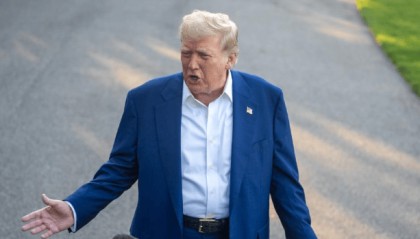 特朗普不来中国看阅兵，却等来了北京的回复，中方给出的6个字，让他彻底死心了？