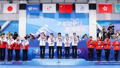 中国女子冰壶队摘银 中国冰壶1银2铜收官