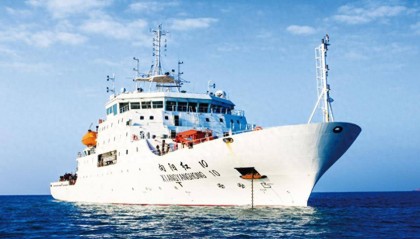 中方两艘大船抵达黄岩岛，船上没有一枪一炮，菲律宾最担心的事要发生，紧急请美军介入