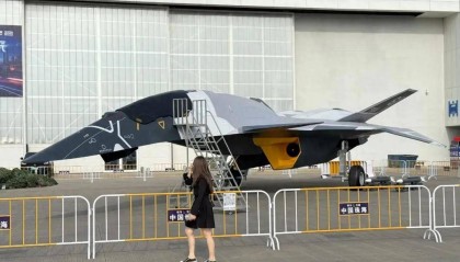 南天门计划是真的？“白帝”空天战机亮相珠海！六代机真长这样？