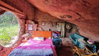 35岁男子欠债35万崖下洞居5年，水电气三通，月花数百，负责人称无规定明确禁止此行为