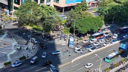 深圳突发！公交车撞上出租车！最新消息