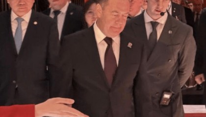 特朗普万万没料到，梅德韦杰夫突然访华，给中国送上“定心丸 ”