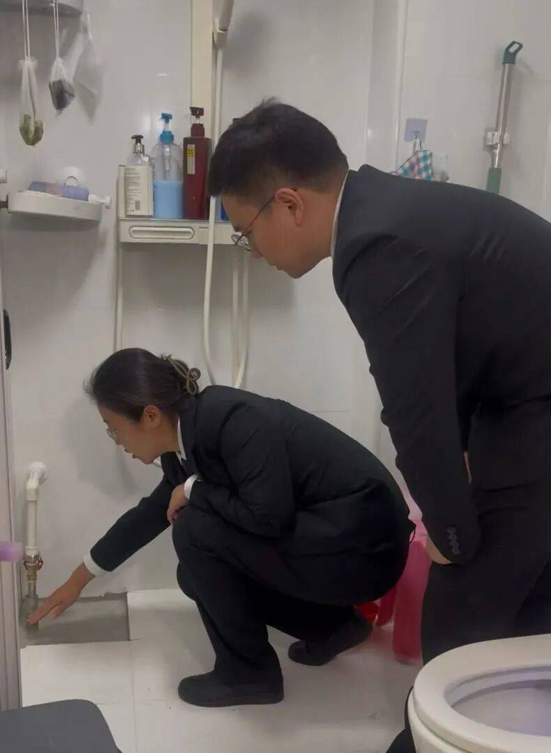 北京一业主私改暖气管,导致楼下86岁老人卫生间连续2年无暖气!法院强制执行