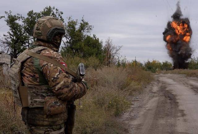 俄军从北到南全线同步推进，红军城告急，乌军北部通道被切断