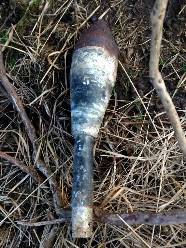 解放军报警！有人拾取3吨多炮弹残片卖钱，甚至有完整弹头？