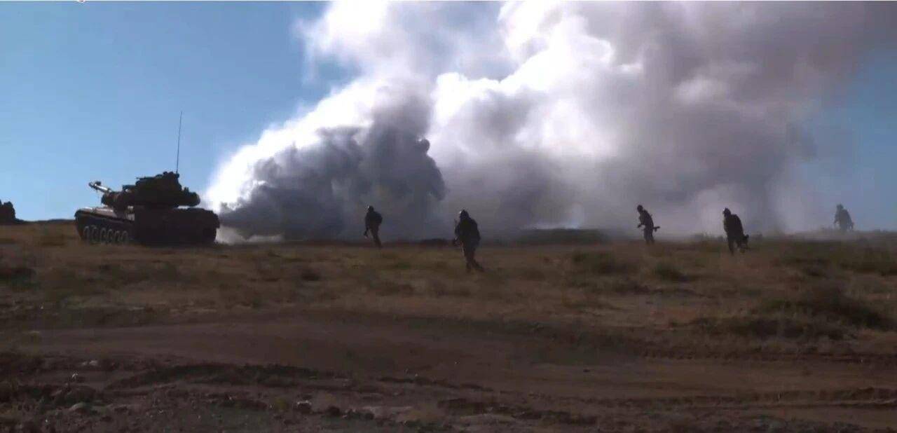 大场面！机器狗、无人机开路，实兵对抗演练画面公布